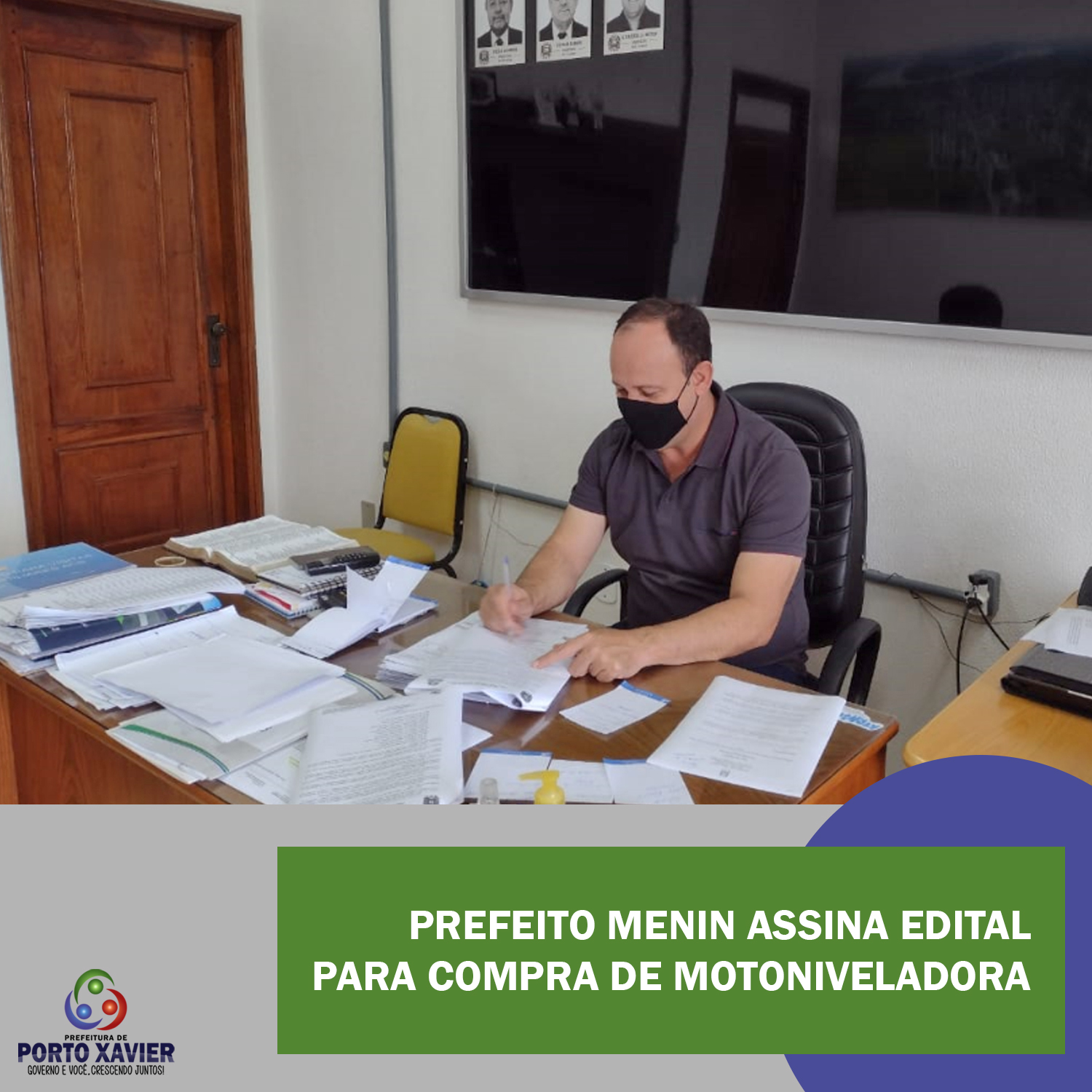 PREFEITO MENIN ASSINA EDITAL PARA COMPRA DE MOTONIVELADORA 